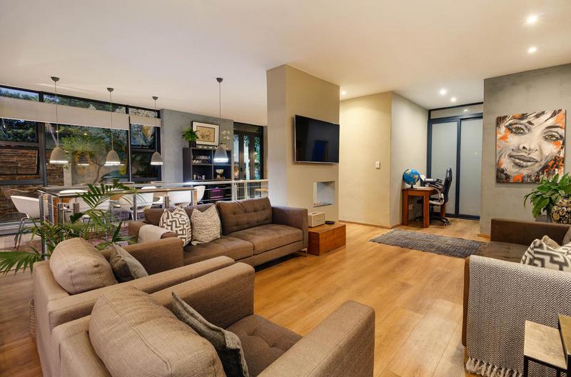 4 Bedroom Property for Sale in Green Point Western Cape